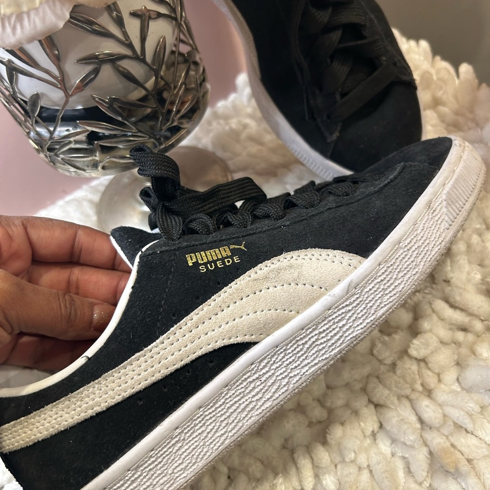 ✨✨Blk /White Suede Puma Sneaker Size 7💕Only worn Twice 🚨